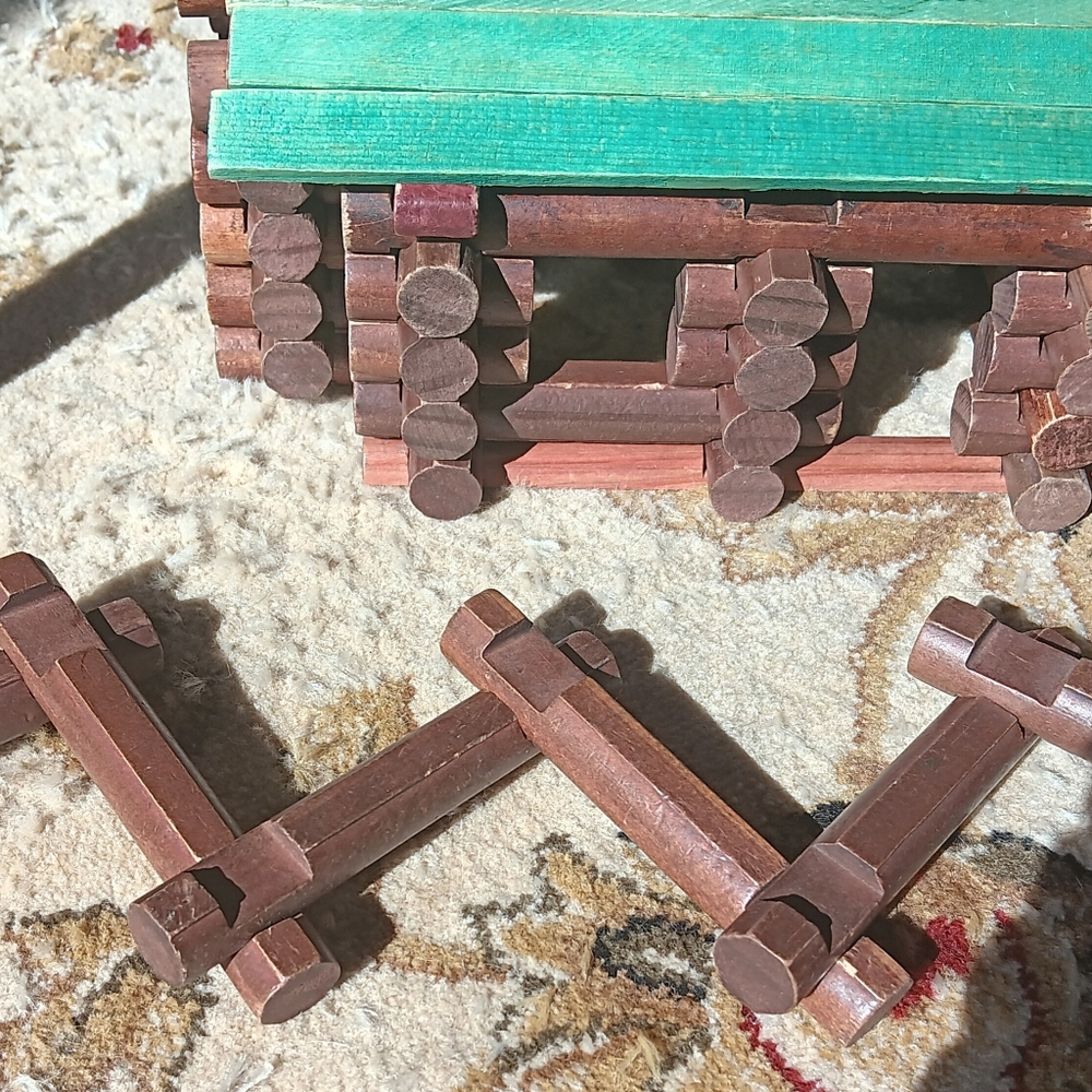 VINTAGE ABRAHAM LINCOLN LOG HOUSE SET